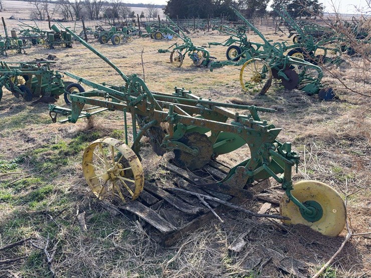 john-deere-pull-type-three-bottom-plow-image-6