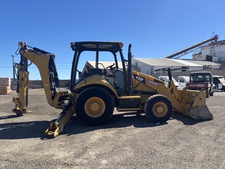 2012-caterpillar-420f-image-7
