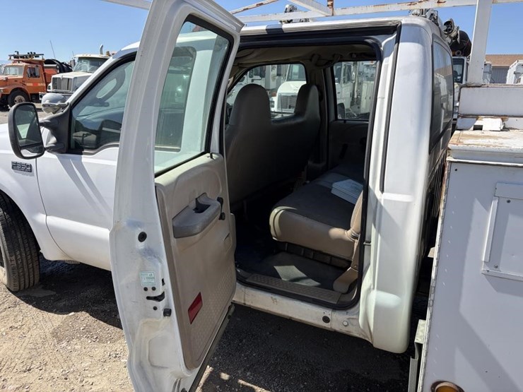 2004-ford-f350-image-12