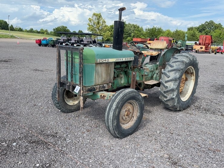 john-deere-2040-image-1