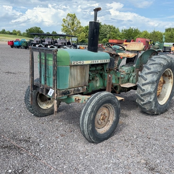 JOHN DEERE 2040