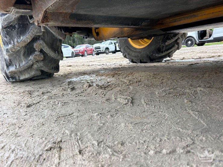2014-jcb-527-58-image-26