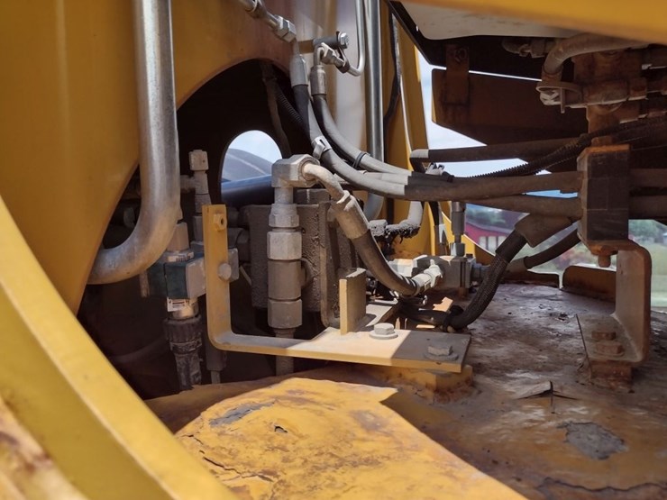 caterpillar-928h-image-23
