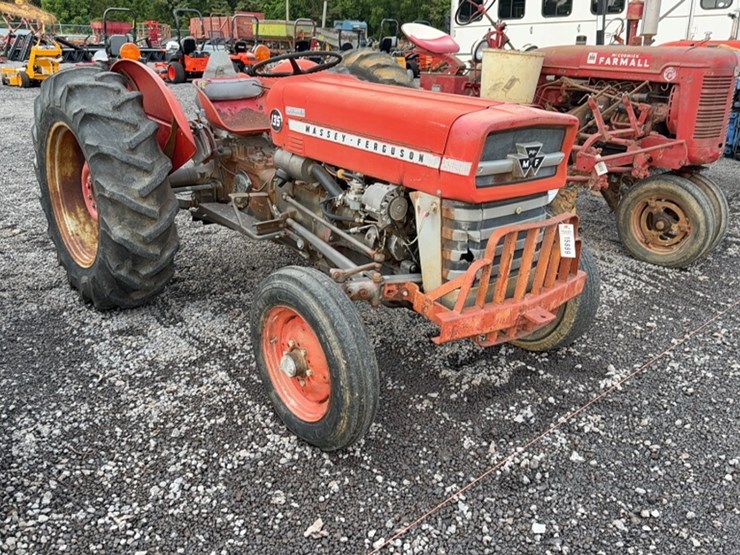 massey-ferguson-135-image-3