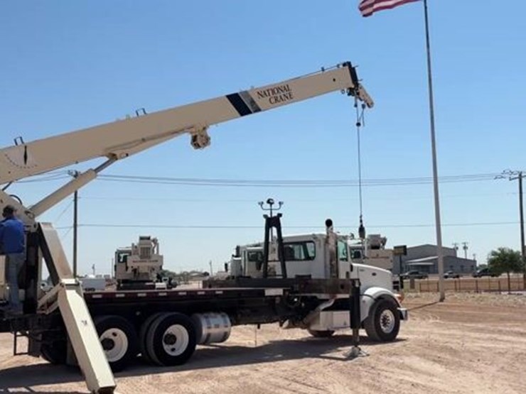 2010-peterbilt-367-image-1