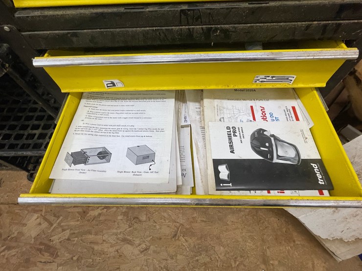#7111-•-toolbox-and-contents-image-7