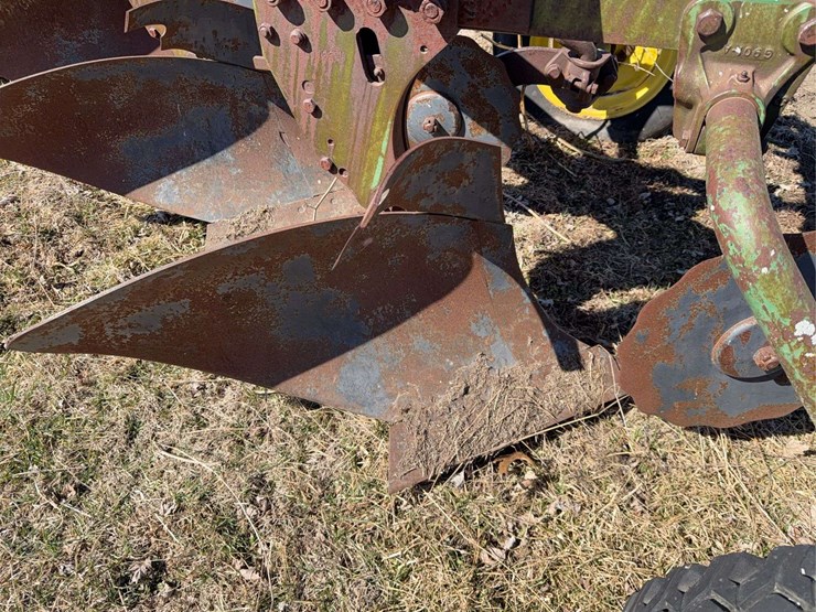 john-deere-pull-type-three-bottom-plow-image-19