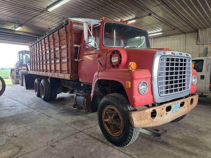1974-ford-800-image-6