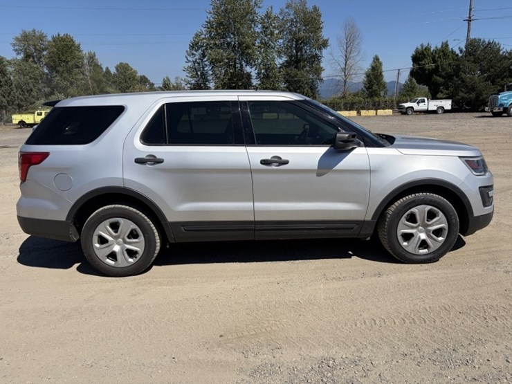 2017-ford-explorer-image-3