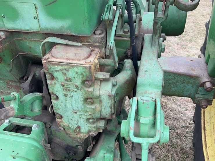 john-deere-520-image-40
