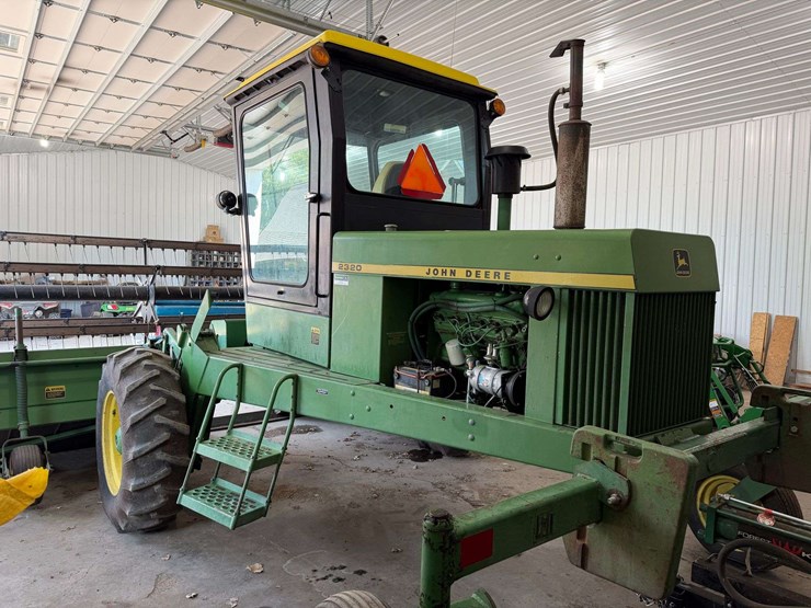 john-deere-2320-image-3