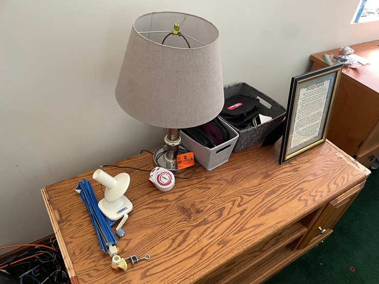 #7308-•-lamp,-supplies,-and-decor-image-4