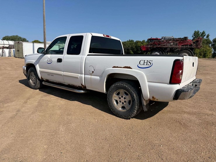 2006-chevrolet-1500-image-3