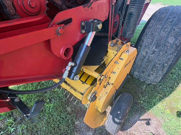 2011-new-holland-br7090-image-45