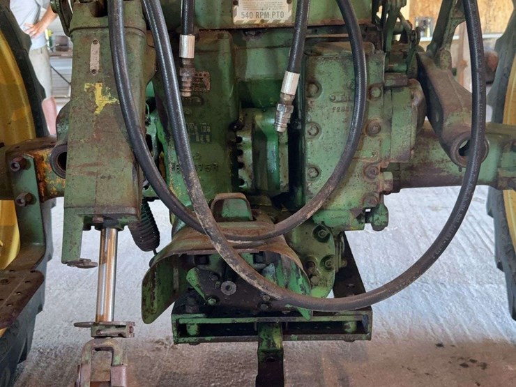 john-deere-530-image-40
