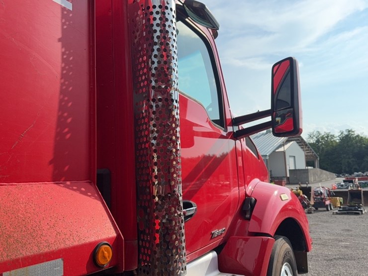 2016-kenworth-t880-image-6