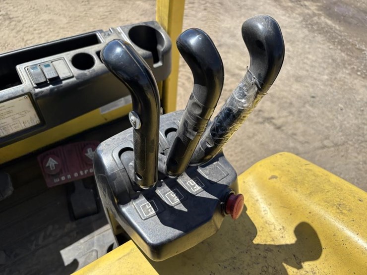 hyster-e120xn-forklift-image-15