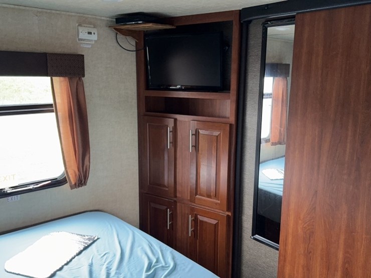 #3001-•-2014-fabrique-41'-5th-wheel-toy-hauler-image-43