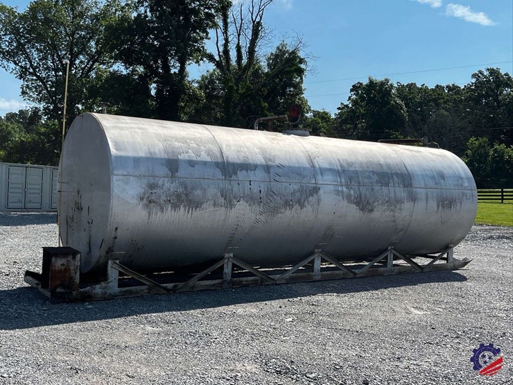 10k-gallon-/-off--road-diesel-fuel-tank-image-7