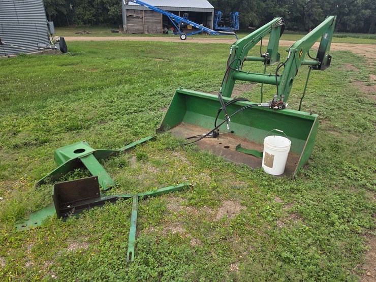 john-deere-148-image-1