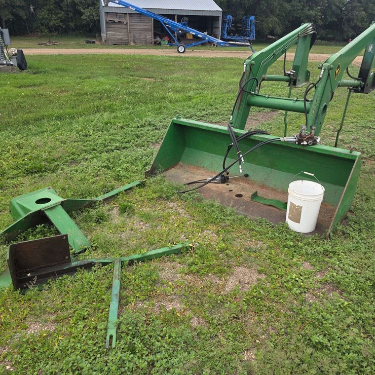 JOHN DEERE 148