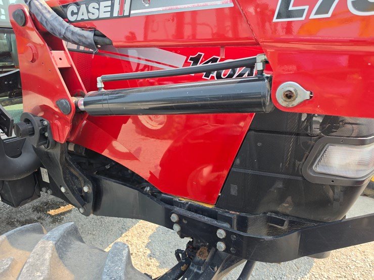 case-ih-farmall-140a-image-22