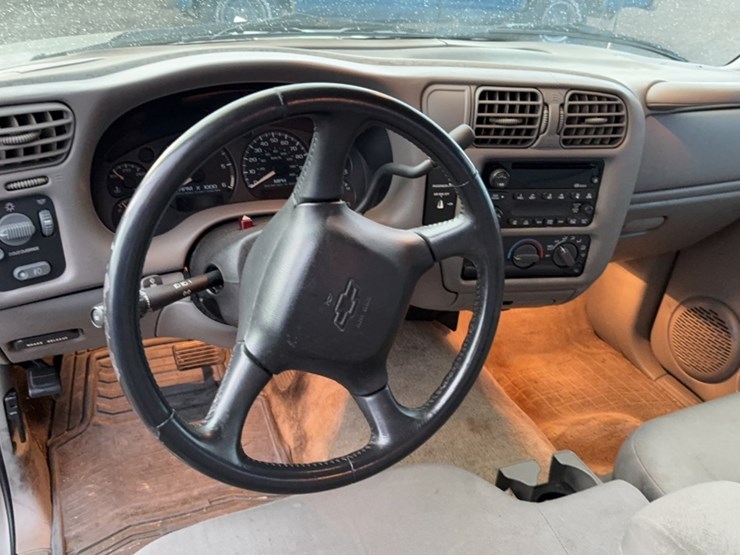 2003-chevrolet-s10-image-18