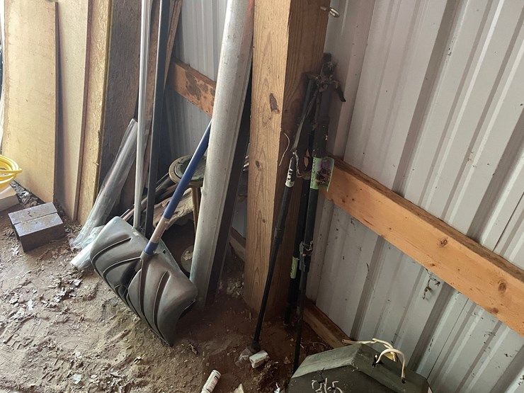 #7107-•-contents-of-wall-image-4
