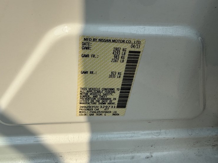 2015-nissan-leaf-electric-sedan-image-24