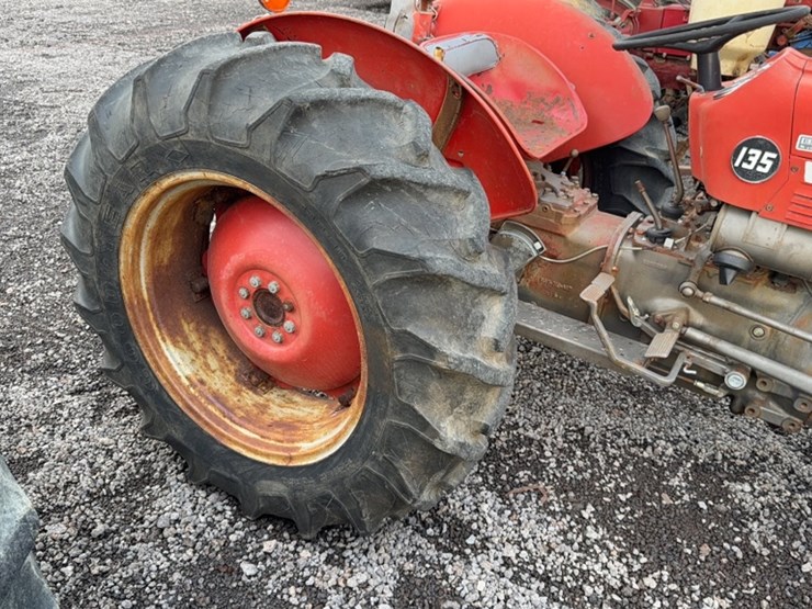 massey-ferguson-135-image-5