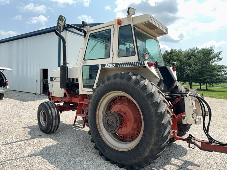 case-2590-tractor-image-15