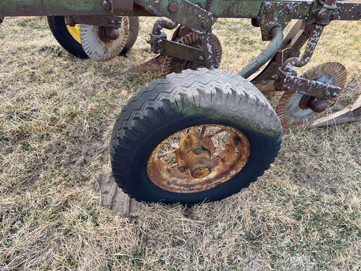 john-deere-pull-type-three-bottom-plow-image-8