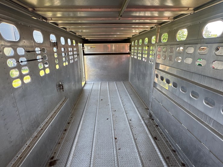 1993-wilson-livestock-trailer-image-8