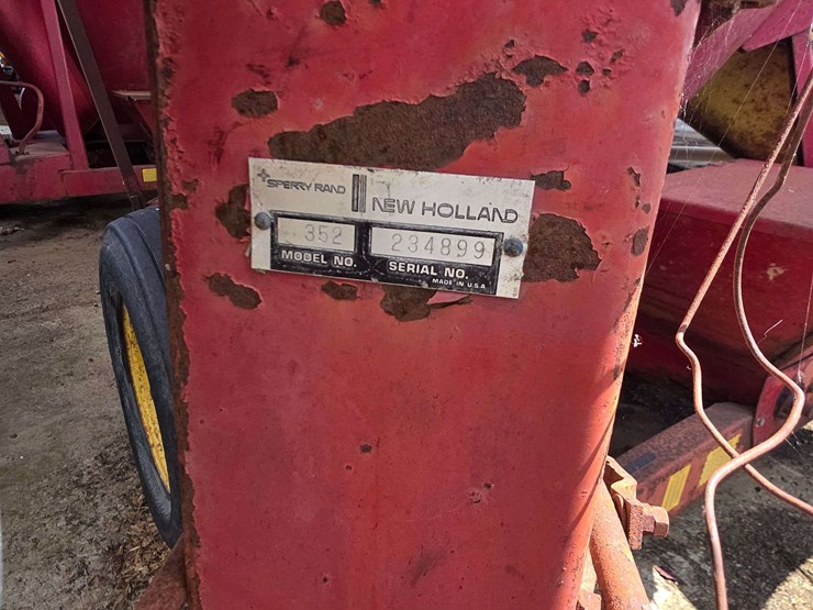 new-holland-352-image-25