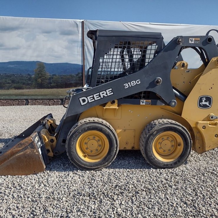 DEERE 318G
