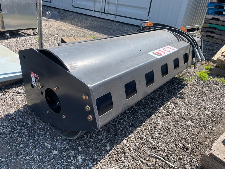 #4519-•-universal-mount-72"-heavy-duty-vibratory-roller-image-3