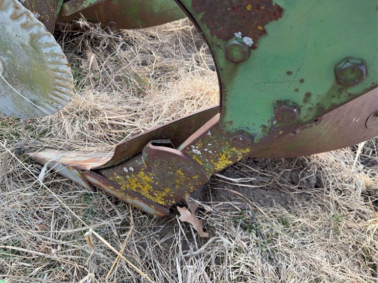 john-deere-pull-type-three-bottom-plow-image-32