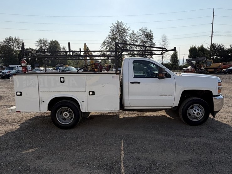 2016-chevrolet-silverado-3500-image-3