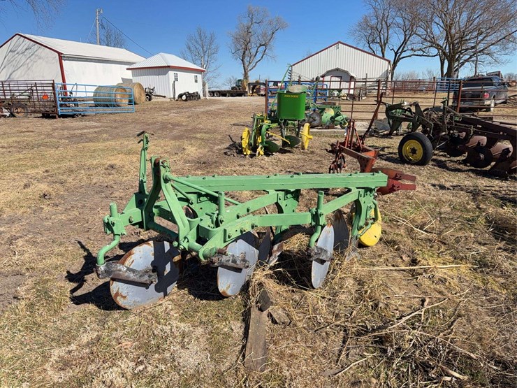 john-deere-three-point-two-bottom-plow-image-1