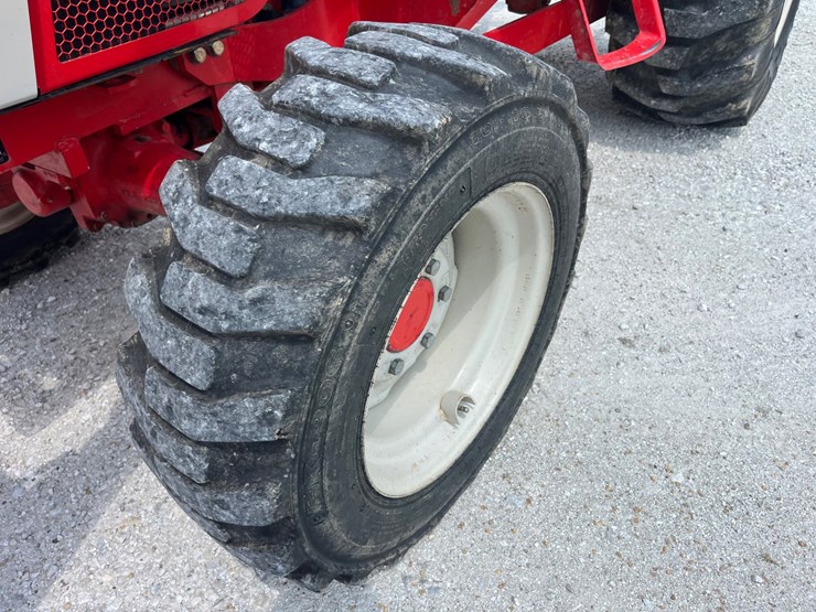 new-holland-boomer-8n-image-12