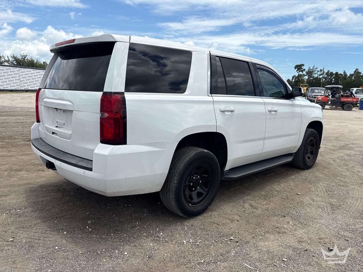 2016-chevrolet-tahoe-image-3