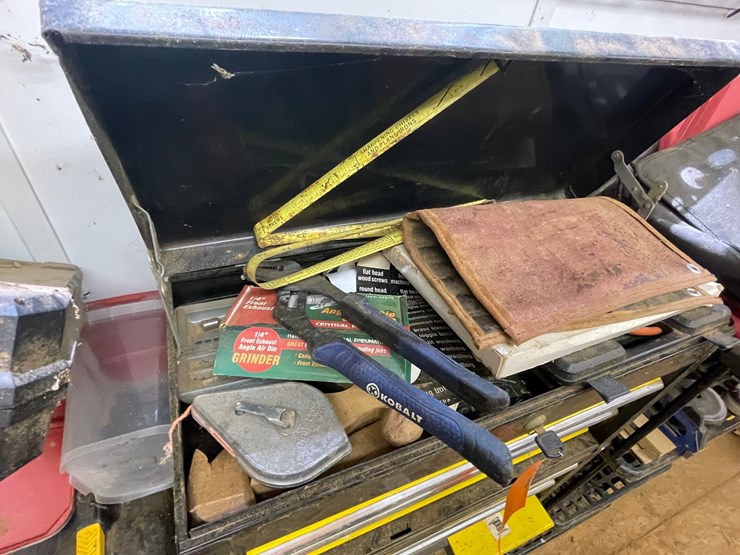 #7110-•-small-tool-box-and-contents-image-2