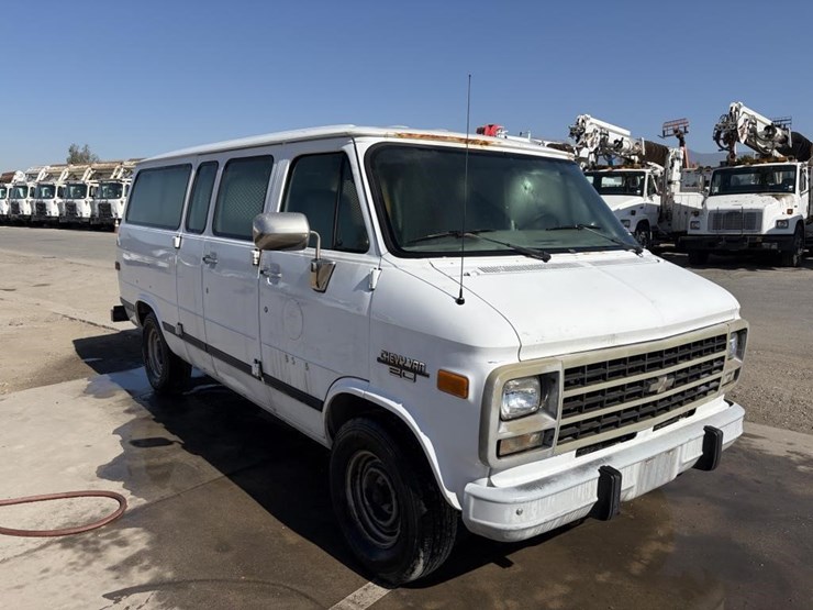 1995-chevrolet-g20-image-2