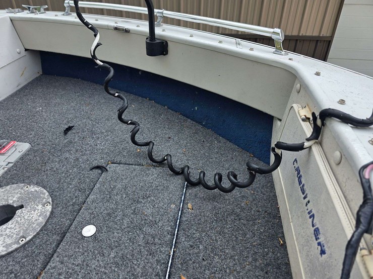1990-crestliner-phantom-18’-boat-with-120hp-2-stroke-johnson-outboard-motor-and-15hp-johnson-kicker-image-10