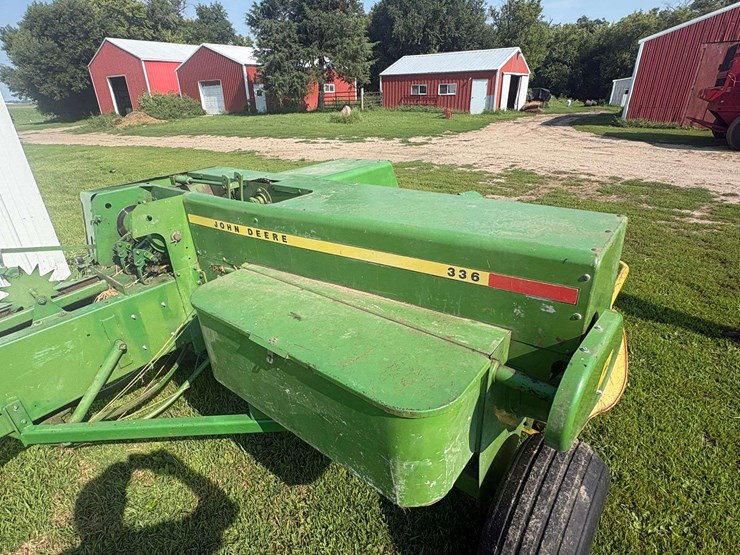 john-deere-336-image-17