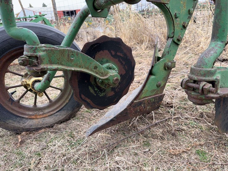 john-deere-pull-type-three-bottom-plow-image-26