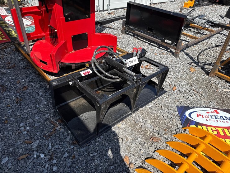 #6007-•-44"-dingo-grapple-bucket-image-1