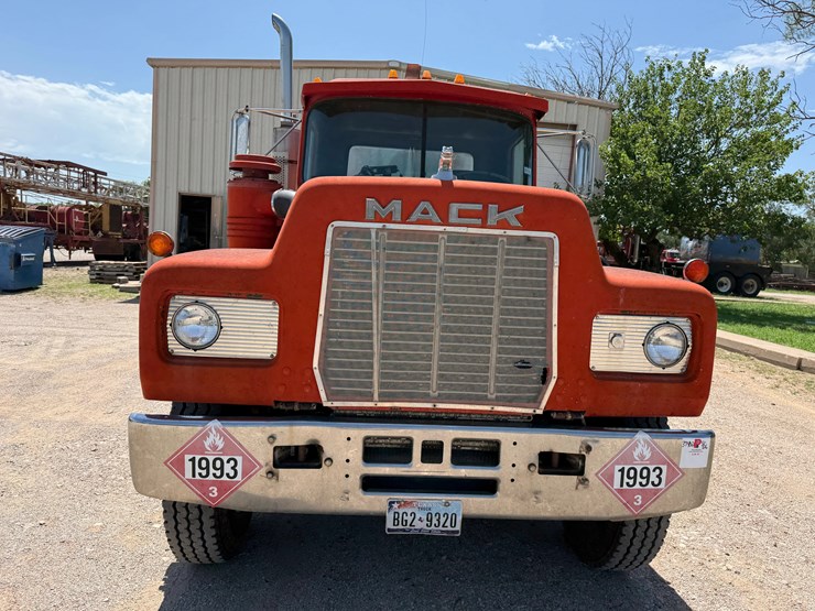 1986-mack-r686st-image-3