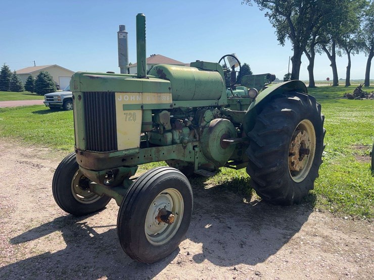 john-deere-720-image-1