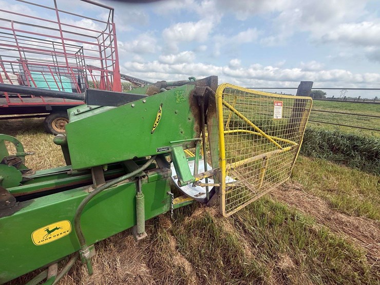 john-deere-24t-image-17